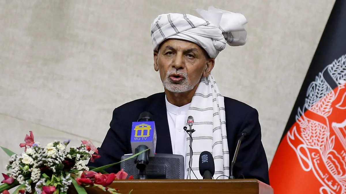 Ashraf Ghani, presidente afgano, justificó su salida del país